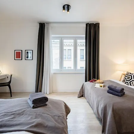 3br By New York Cafe In Iconic District Apartman *