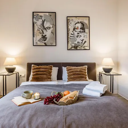 3br By New York Cafe In Iconic District Apartman *