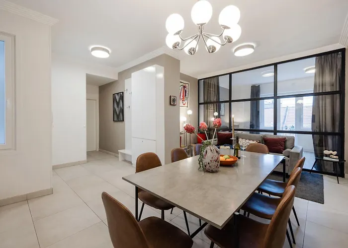 3br By New York Cafe In Iconic District Apartment Budapest