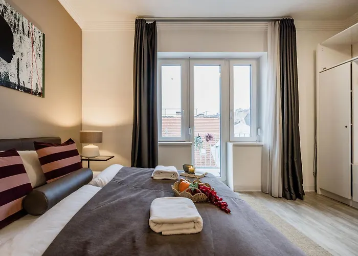 Apartment 3br By New York Cafe In Iconic District Budapest