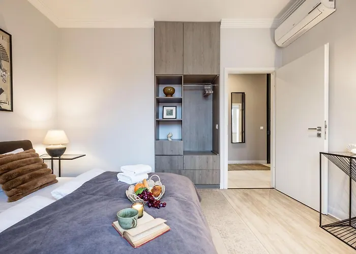 3br By New York Cafe In Iconic District Apartment *