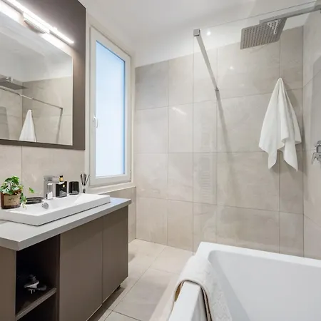 3br By New York Cafe In Iconic District Apartamento