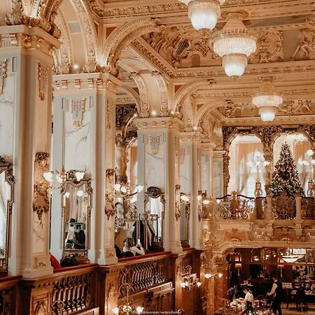3br By New York Cafe In Iconic District