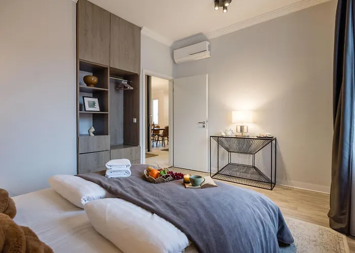 Lägenhet 3br By New York Cafe In Iconic District