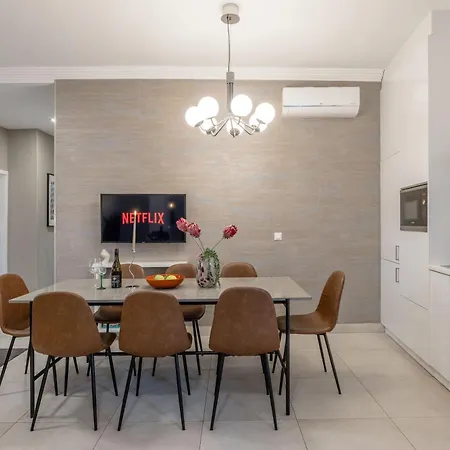 3br By New York Cafe In Iconic District Appartement *