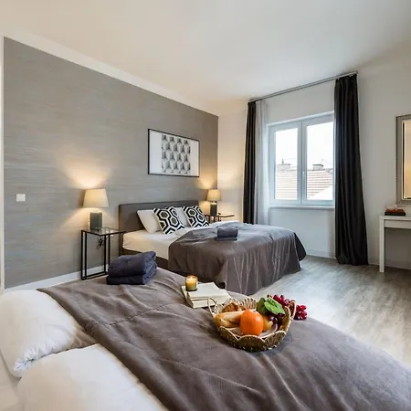 Appartement 3br By New York Cafe In Iconic District Boedapest
