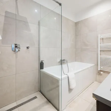 Appartement 3br By New York Cafe In Iconic District Boedapest