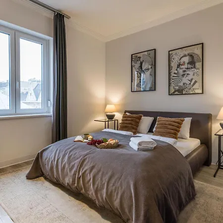 3br By New York Cafe In Iconic District Διαμέρισμα *